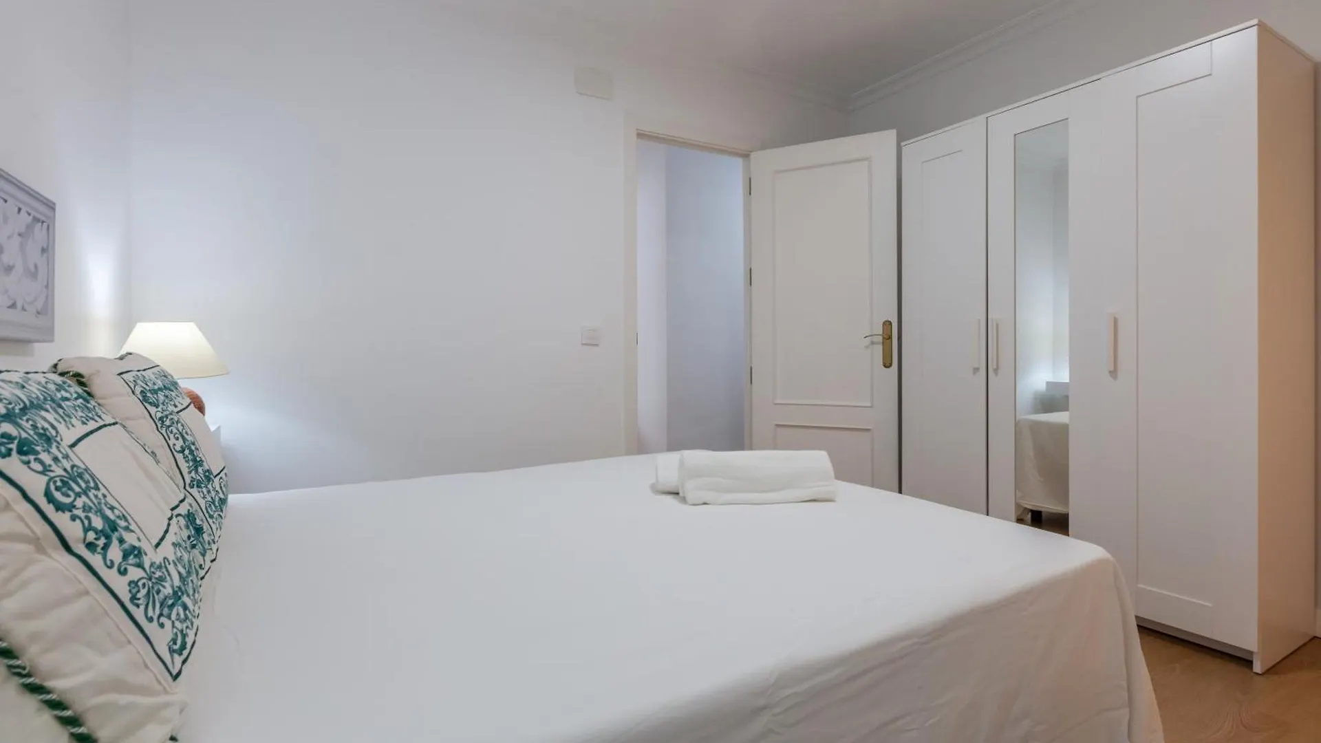 Amicorum Parking Seville Apartment